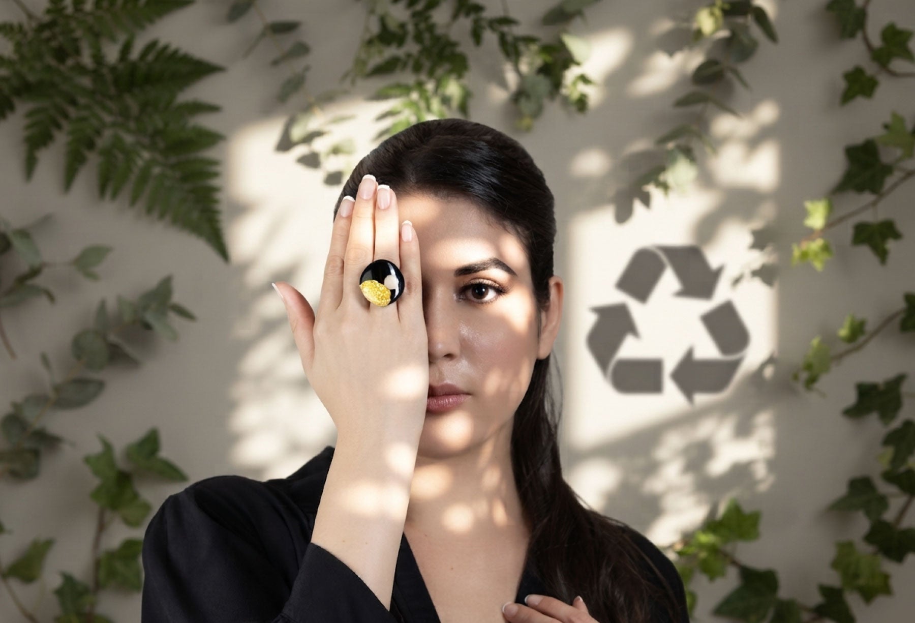 THE ART OF RECYCLING:<br>Where sustainability meets statement style.