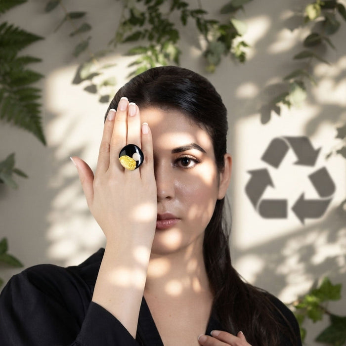 THE ART OF RECYCLING:<br>Where sustainability meets statement style.