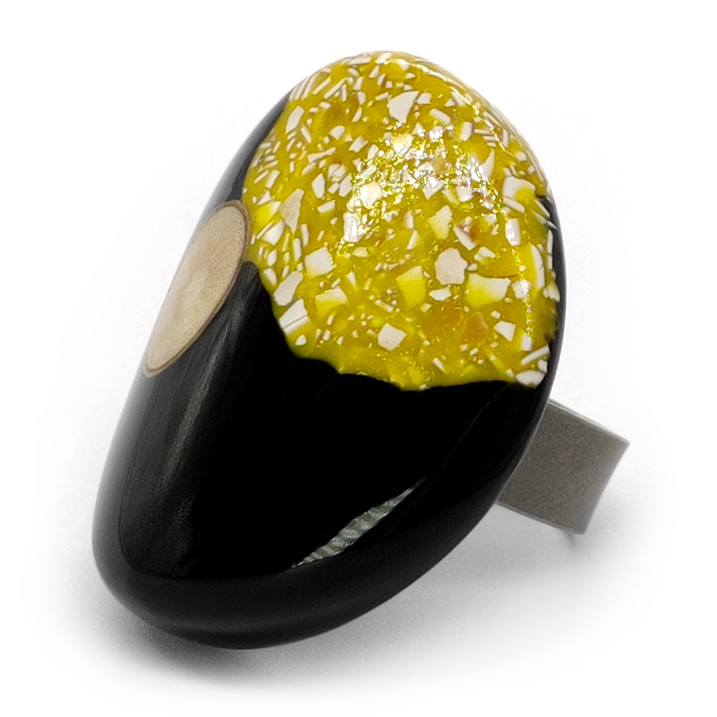 NATÜA RING - Handmade - Adjustable - Crushed eggshells, recovered wood