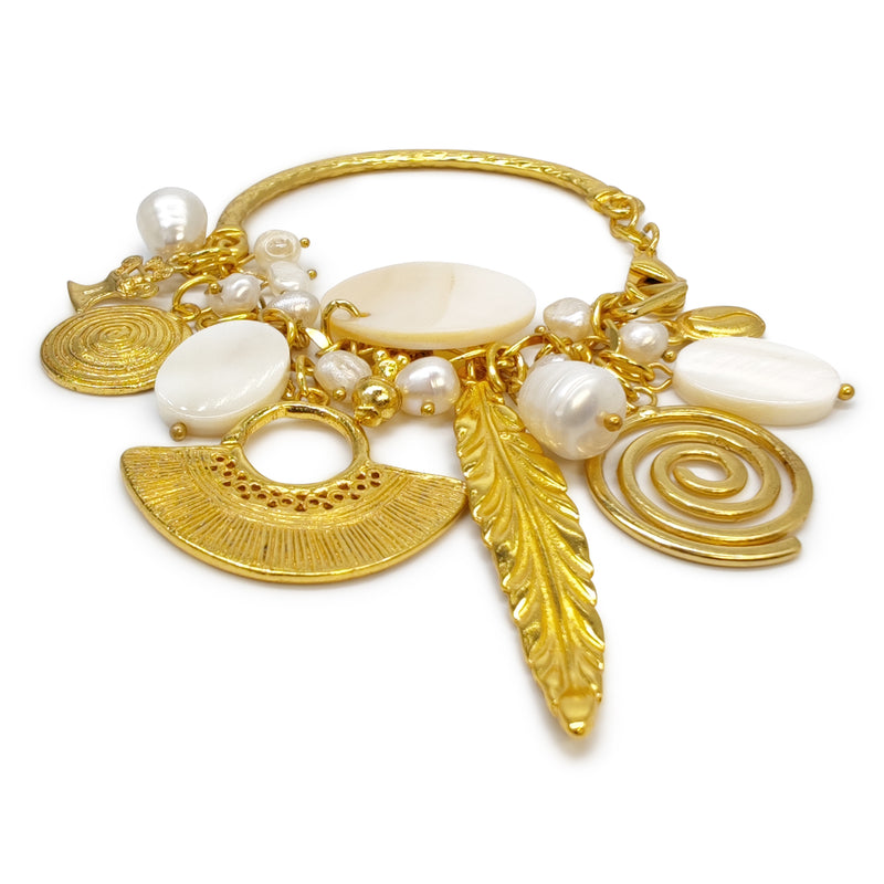 ENCANTO BRACELET - Handmade - 24K gold-plated - Cultured pearls, mother-of-pearl