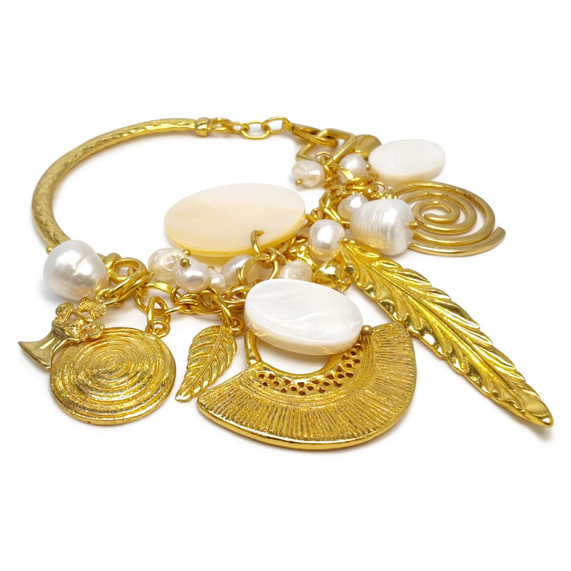 ENCANTO BRACELET - Handmade - 24K gold-plated - Cultured pearls, mother-of-pearl