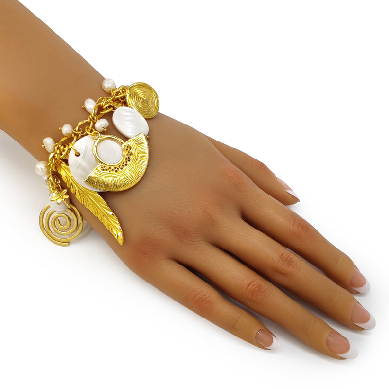 ENCANTO BRACELET - Handmade - 24K gold-plated - Cultured pearls, mother-of-pearl