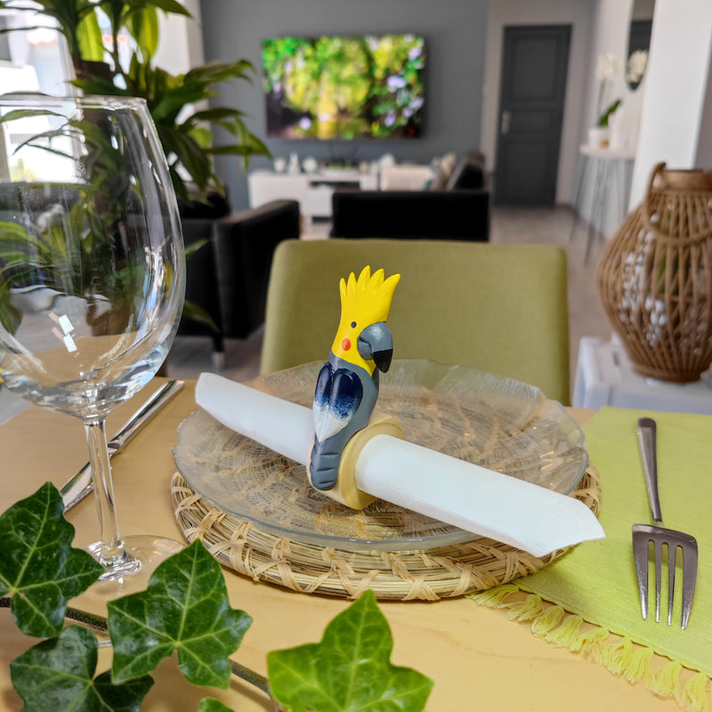 ARGOLA DE GUARDANAPO DECORATIVA - Cacatua - Madeira esculpida e pintada à mão