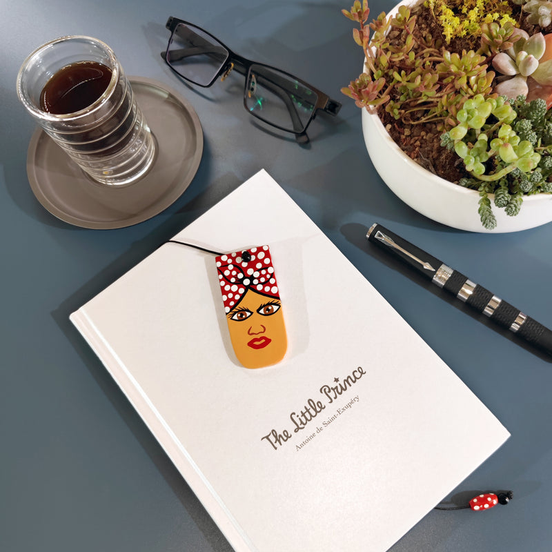 MINI BOOKMARK - The Barranquillera of the carnival - Hand-carved and painted wood, strong and long-lasting cord