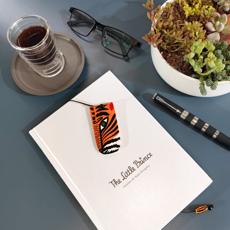 MINI BOOKMARK - The carnival tiger - Hand-carved and painted wood, strong and long-lasting cord