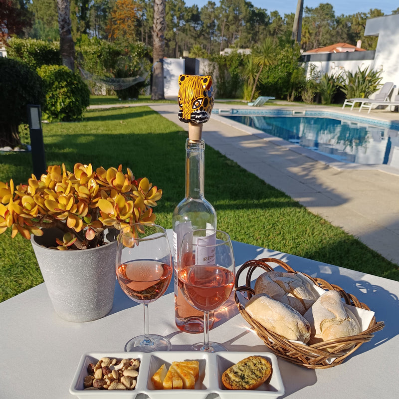 ROLHA DECORATIVA PARA GARRAFAS - O jaguar do carnaval - Madeira esculpida e pintada à mão